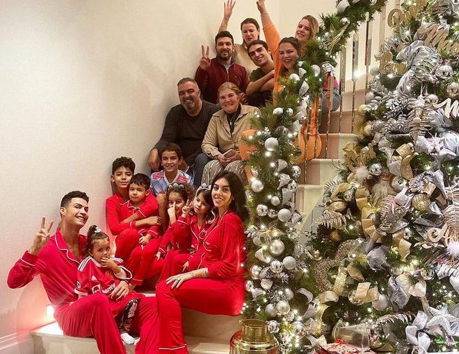 Il ritratto di famiglia di Natale di Cristiano Ronaldo: ha segnato 46 gol in 60 partite durante l’anno